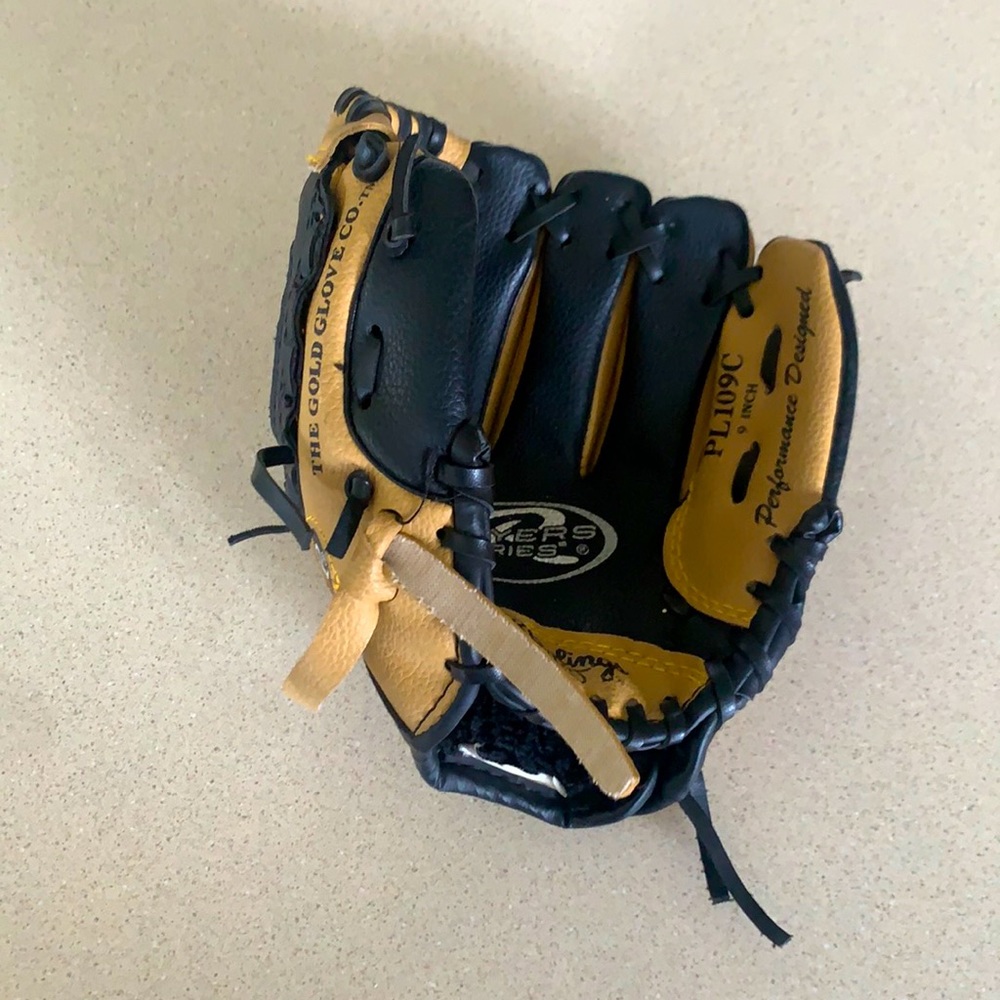 5/$15! Left handed 9 inch baseball mit